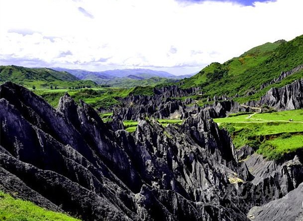 墨石？甘孜還藏著這樣的地質公園