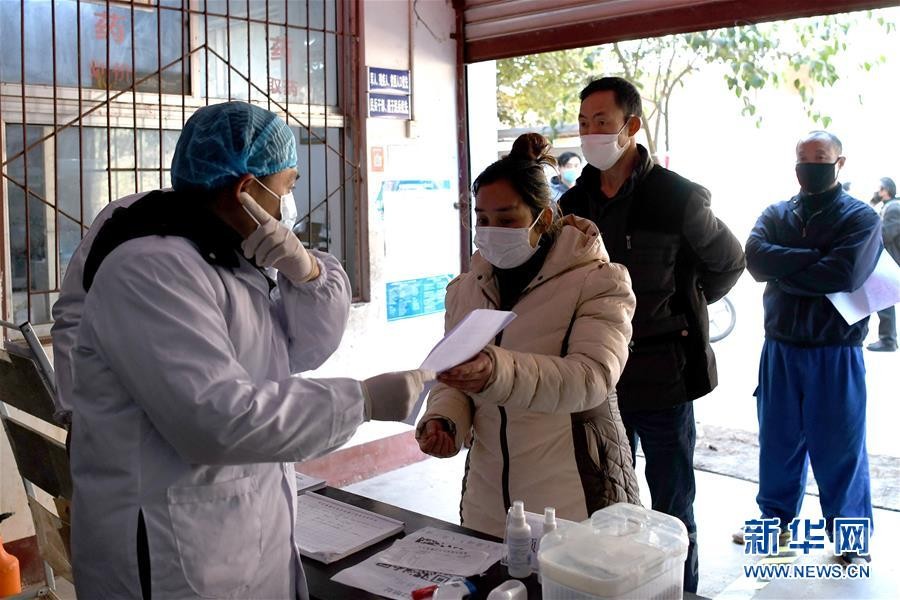 （抓好經(jīng)濟(jì)發(fā)展 應(yīng)對(duì)復(fù)雜局面·圖文互動(dòng)）（3）2500萬(wàn)農(nóng)民工如何安全返崗？——農(nóng)民工大省四川復(fù)工觀察