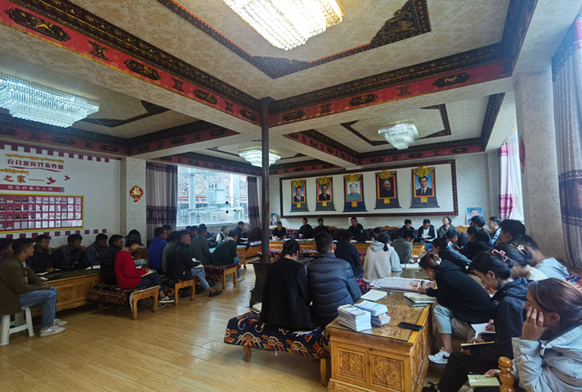 鄉(xiāng)鎮(zhèn)干部.jpg 鄉(xiāng)鎮(zhèn)干部.jpg