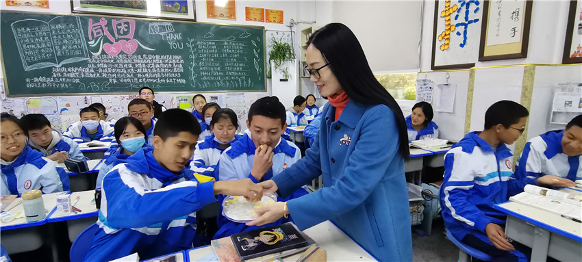 謝玲與學2.jpg 謝玲與學2.jpg